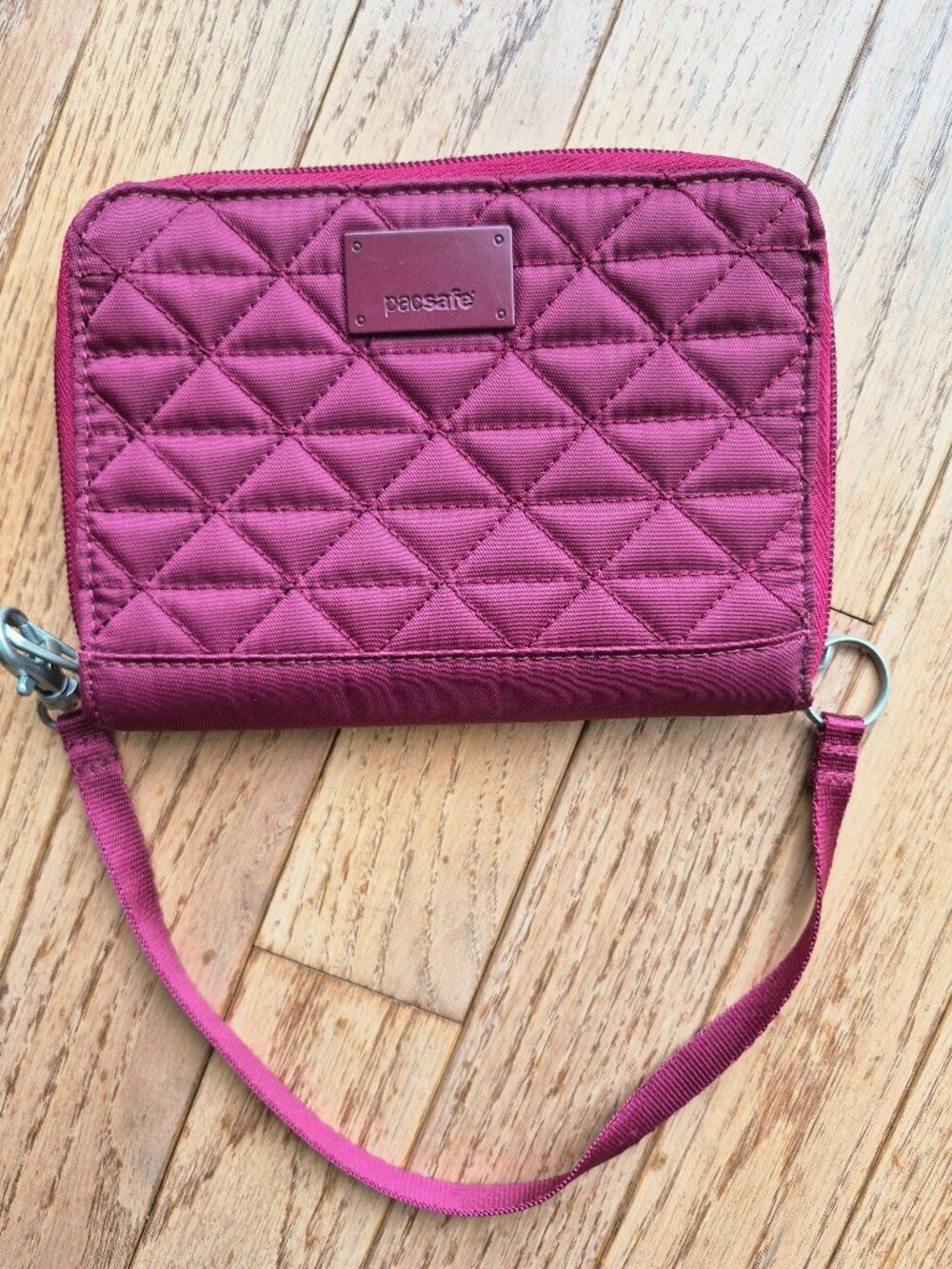 Pacsafe RFIDsafe Quilted Anti-Theft Wallet Cranberry/Mulberry